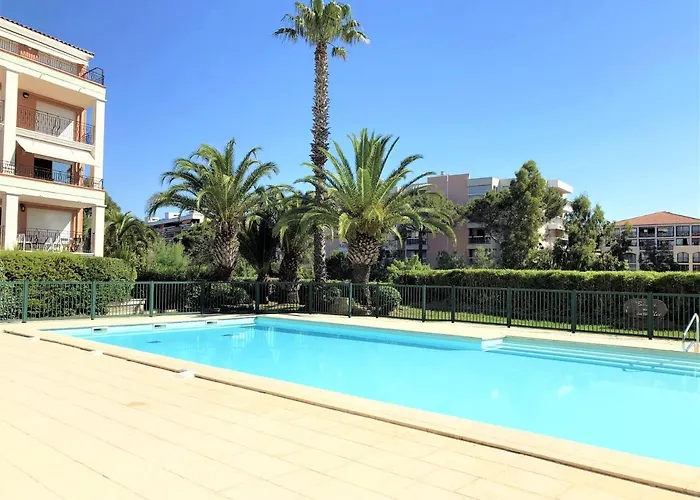 Ste Maxime T3 Terrasse Vue Et Avec Piscine Апартаменты *